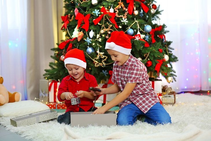 Excellent Ideas to Mark This Christmas Day with Your Son