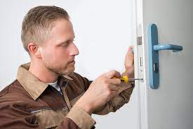 Advantages of hiring professional locksmith services