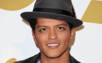 Does Bruno Mars Is Gay