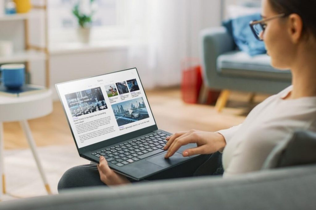 What Makes GlossyWise.com Useful for Online Readers?
