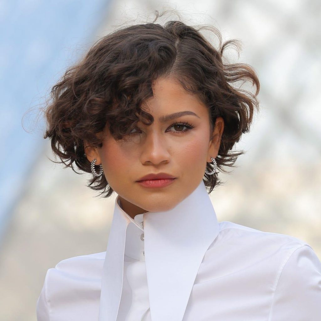 Bob with Curled Ends: A Glamorous Retro Hairstyle (+299%)